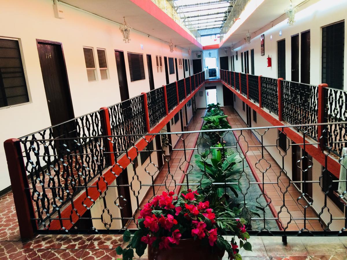 Hotel Maria De Lourdes Tuxtepec エクステリア 写真
