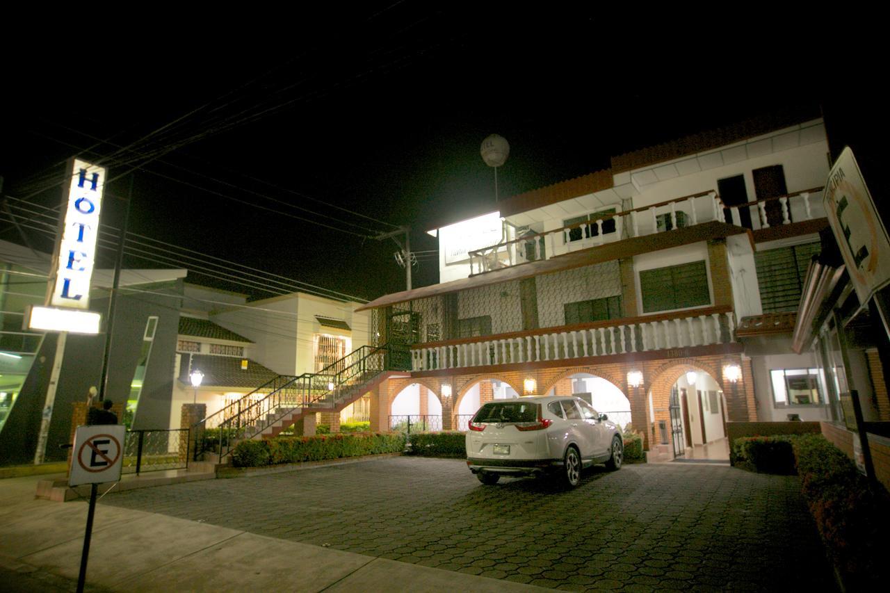 Hotel Maria De Lourdes Tuxtepec エクステリア 写真