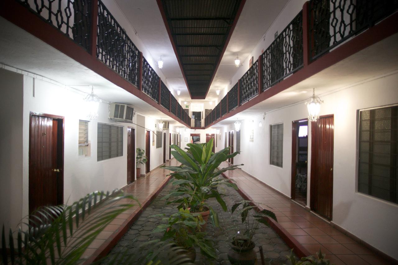 Hotel Maria De Lourdes Tuxtepec エクステリア 写真